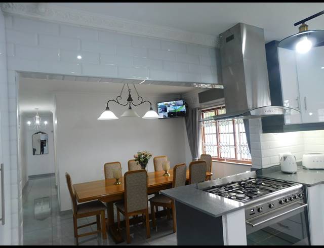 3 BEDROOM HOUSE FOR SALE IN ISIPINGO BEACH